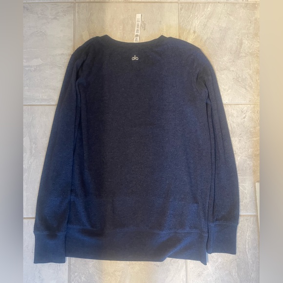 Alo Yoga Glimpse Side Split Hem Pullover Sweatshirt Navy Blue Size Medium - Picture 2 of 3